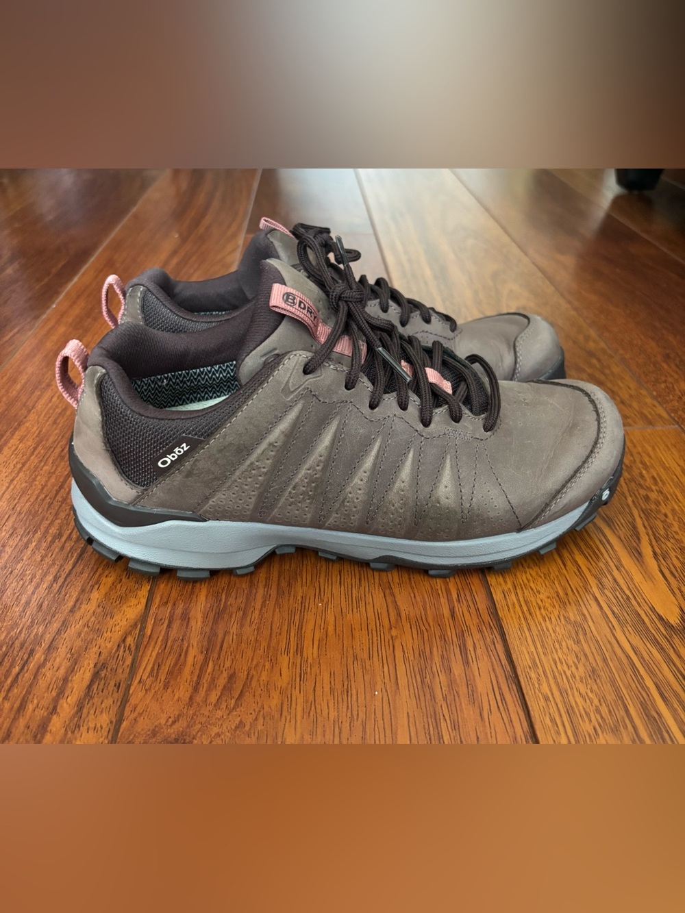 Women's Oboz Sypes Low Leather Waterproof Hiking Shoes size 8W Brown Clean